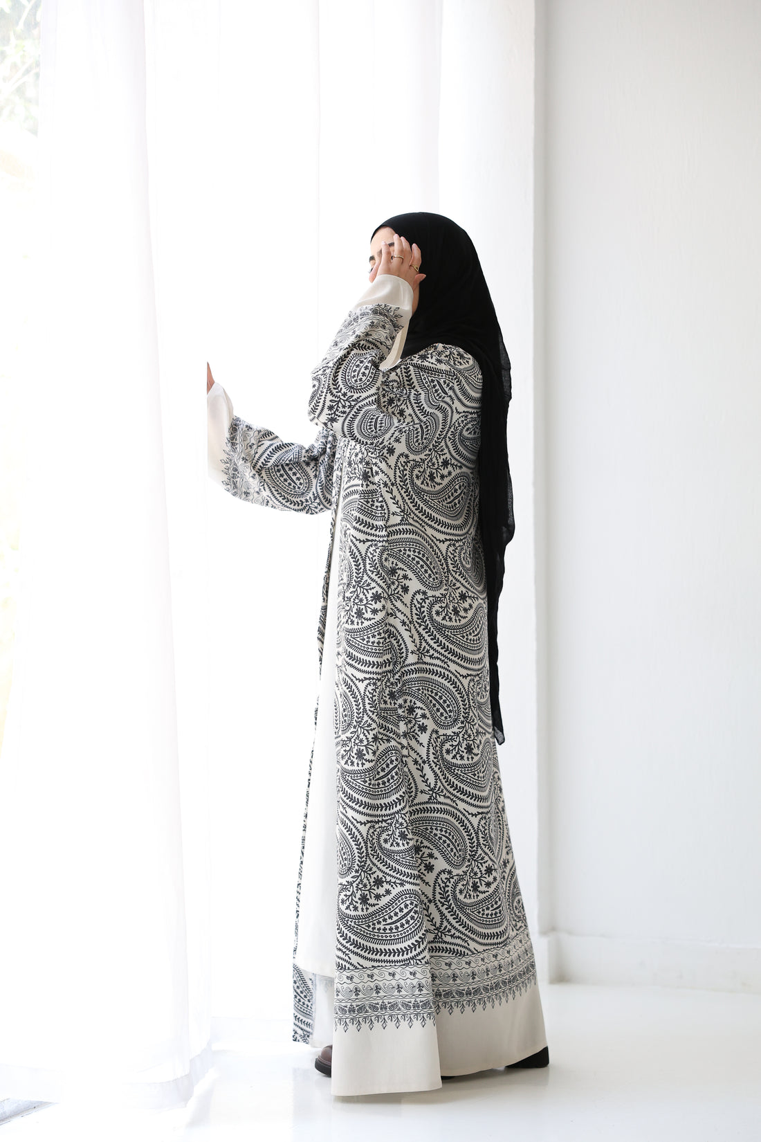 Black and white pashmina kaftan